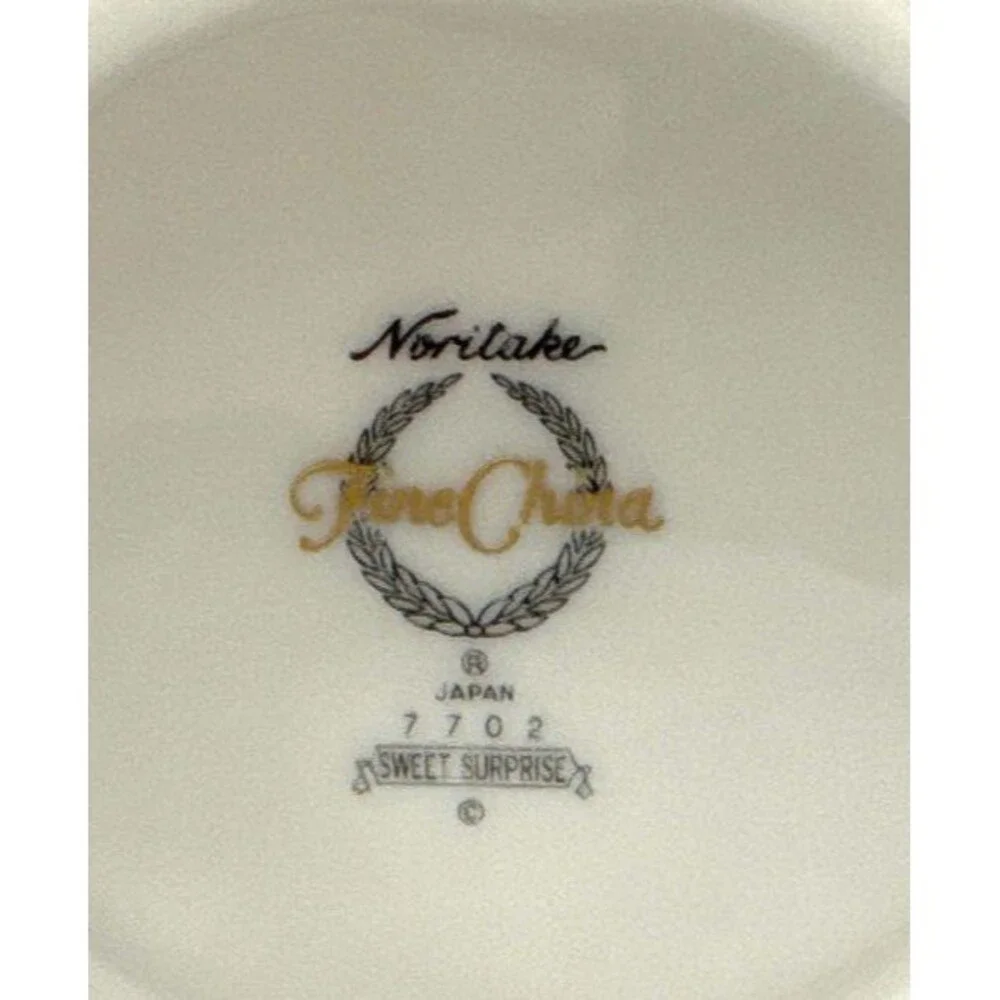 NORITAKE Sweet Surprise 7702 COFFEE POT IN “MINT” CONDITIONS RARE FIND